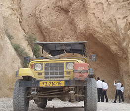 ג׳יפ בוואדי במדבר יהודה